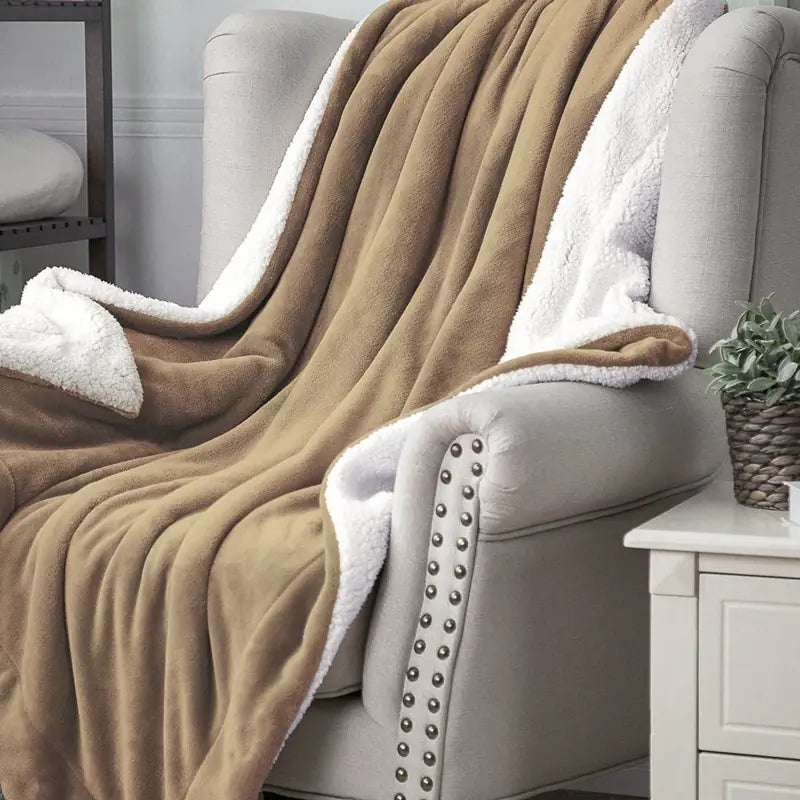 Sherpa Lambswool Blanket – Double-Sided Fleece Throw